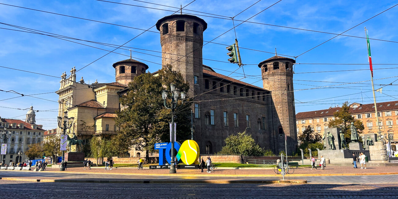 storico palazzo in centro a Torino con sembianze di un castello medievale